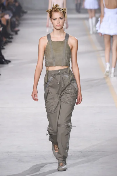 Look 25